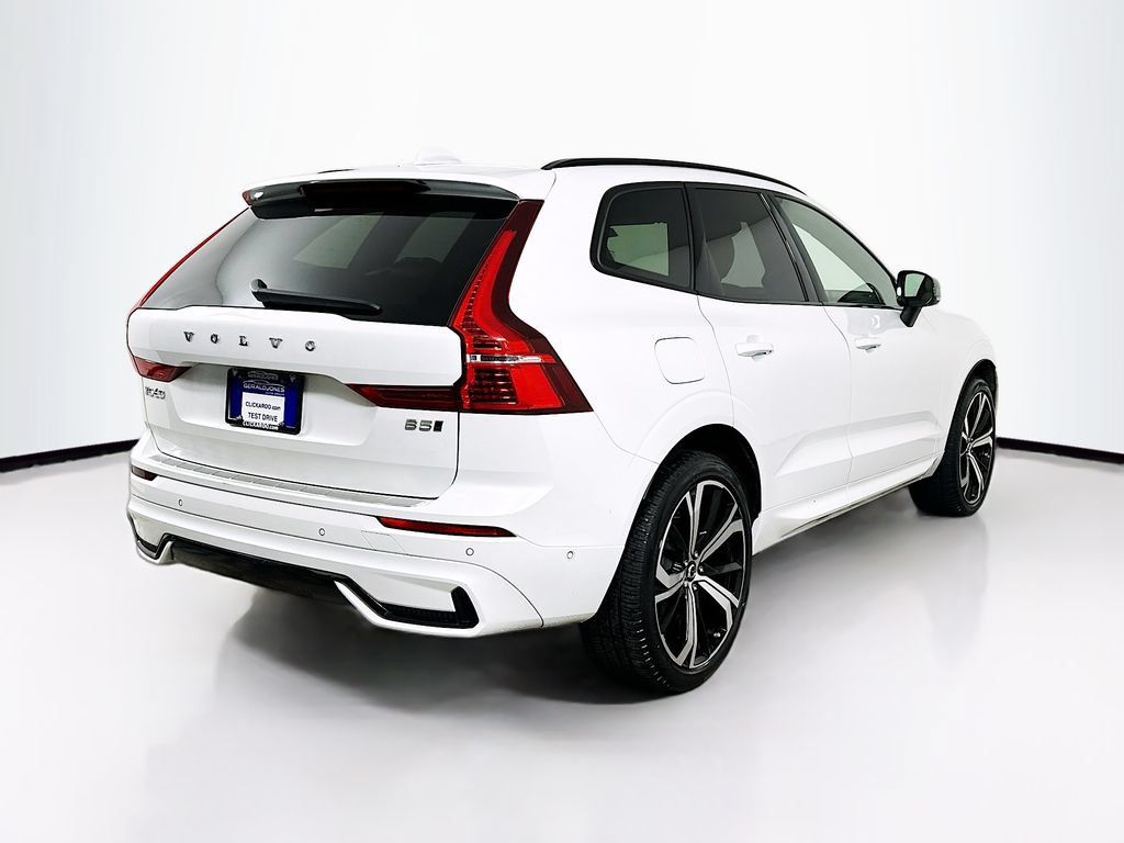 Used 2024 Volvo XC60 B5 Ultimate w/ Protection Package Premier AWD/4WD image 7