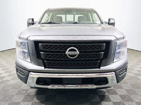Used 2024 Nissan Titan SV w/ SV Convenience Package image 3