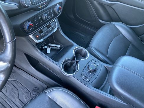 Used 2022 GMC Terrain SLT w/ LPO, Floor Liner Package image 23
