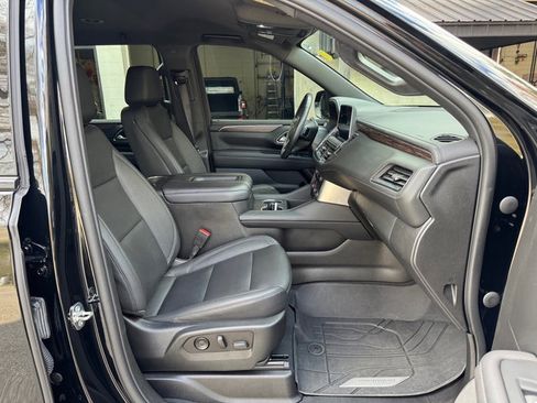 Used 2022 Chevrolet Suburban Z71 w/ Luxury Package image 20