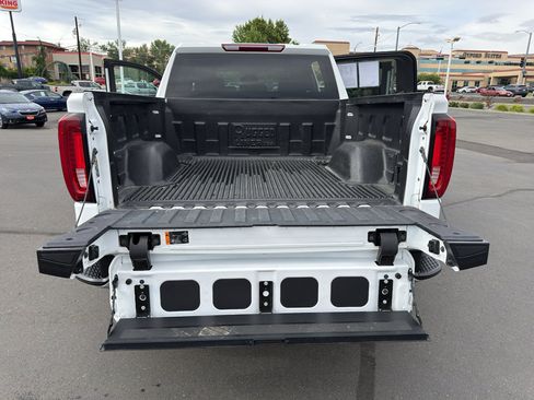Used 2025 GMC Sierra 1500 SLT AWD/4WD image 46