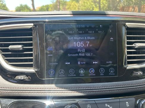 Used 2017 Chrysler Pacifica Limited FWD image 16
