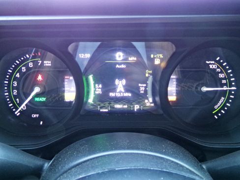 Used 2024 Jeep Wrangler Unlimited w/ Technology Group AWD/4WD image 7