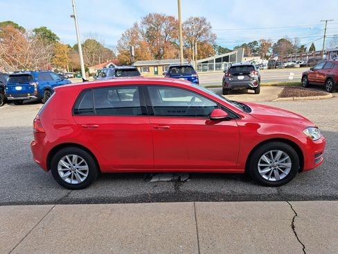 Used 2017 Volkswagen Golf S image 7