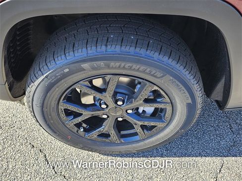 New 2025 Jeep Grand Cherokee Altitude image 17