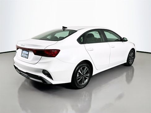 Used 2024 Kia Forte LXS image 7