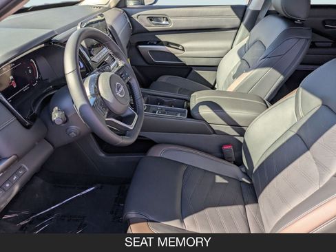 New 2025 Nissan Pathfinder Platinum image 14