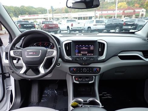 Used 2023 GMC Terrain SLE w/ Driver Convenience Package image 16