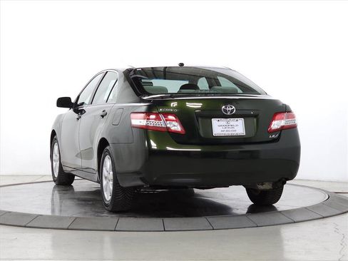 Used 2011 Toyota Camry LE image 5