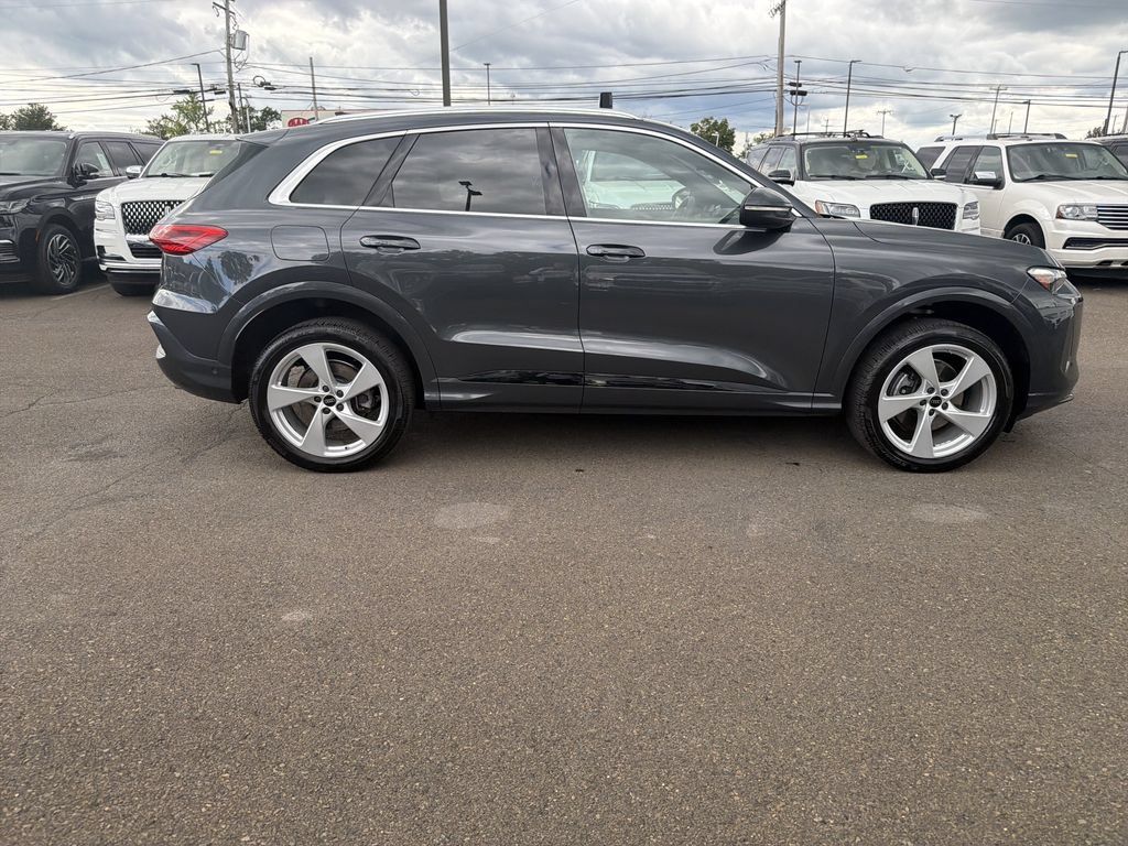 Used 2025 Audi Q5 Premium Plus w/ Premium Plus AWD/4WD image 6