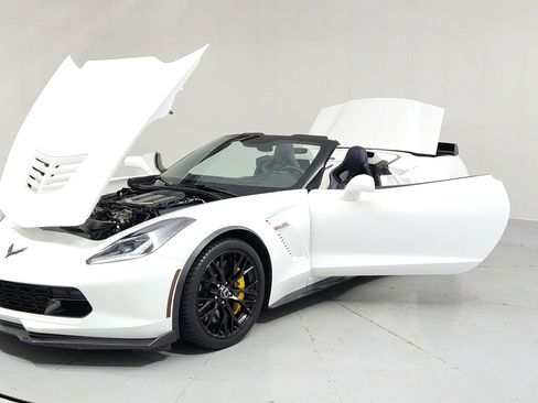 Certified 2015 Chevrolet Corvette Z06 w/ 3LZ Preferred Equipment Group RWD image 9