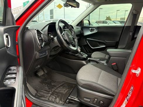 Used 2023 Kia Soul EX image 9