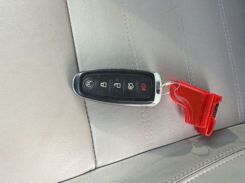 Used 2018 Ford Escape Titanium w/ Ford Safe & Smart Package AWD/4WD image 29