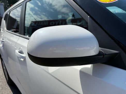 Used 2023 Kia Soul LX w/ LX Technology Package FWD image 13