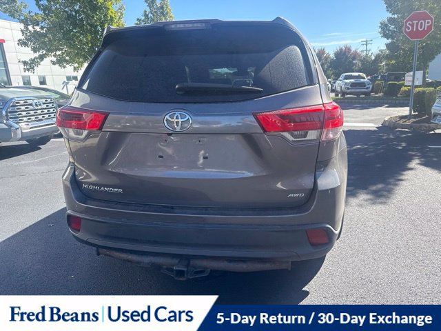 Used 2017 Toyota Highlander LE AWD/4WD image 13