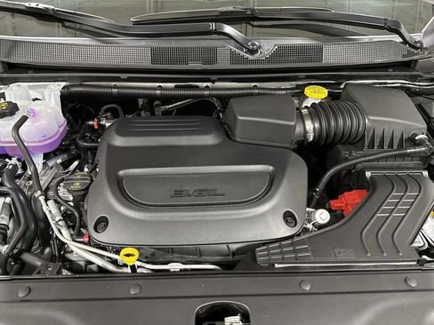 New 2026 Chrysler Pacifica Select AWD/4WD image 26