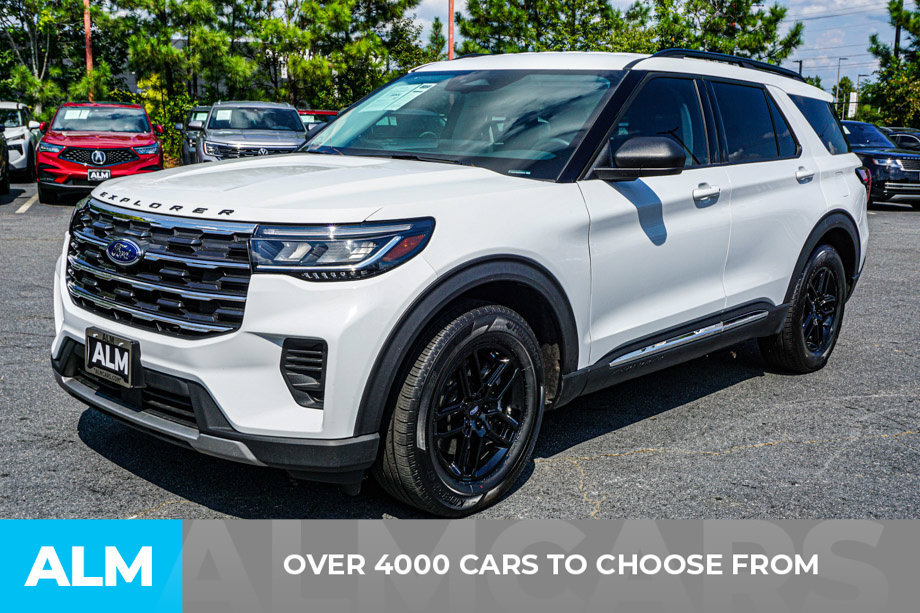Used 2025 Ford Explorer Active RWD image 2