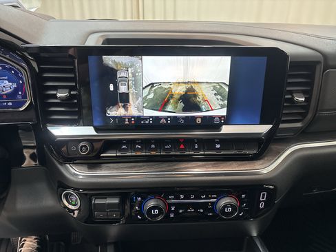 Used 2024 Chevrolet Silverado 1500 LTZ AWD/4WD image 23