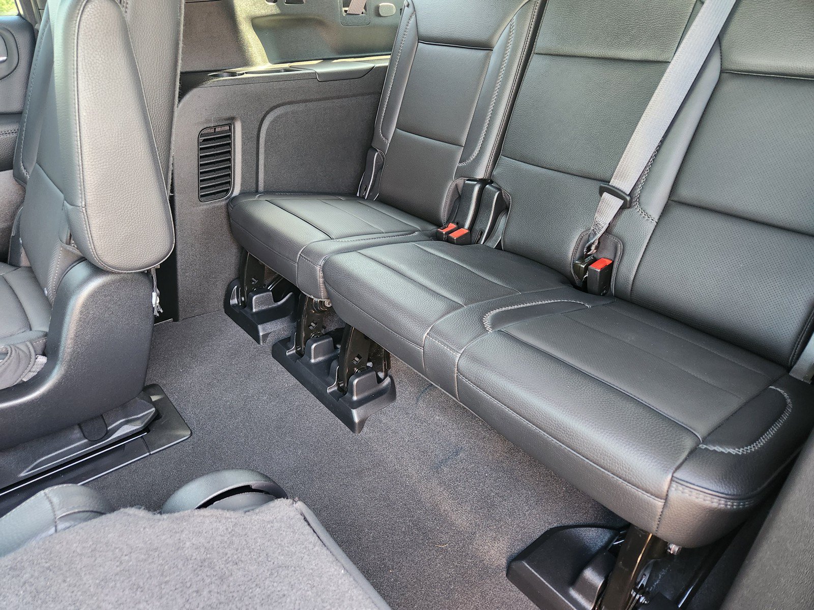 Used 2023 GMC Yukon XL Denali AWD/4WD image 14