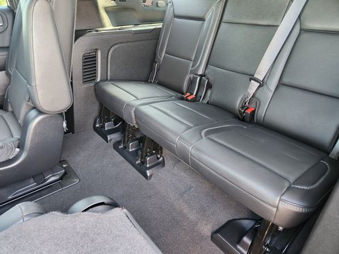 Used 2023 GMC Yukon XL Denali AWD/4WD image 14