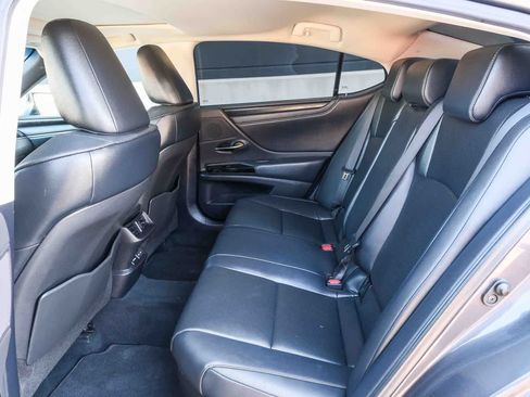 Used 2025 Lexus ES 300h w/ Premium Package FWD image 19