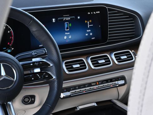 Used 2024 Mercedes-Benz GLS 450 4MATIC image 24