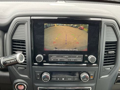 Used 2024 Nissan Titan SV w/ SV Convenience Package image 15