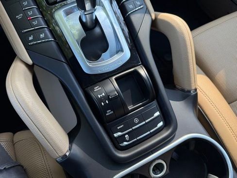 Used 2018 Porsche Cayenne Platinum Edition AWD/4WD image 23