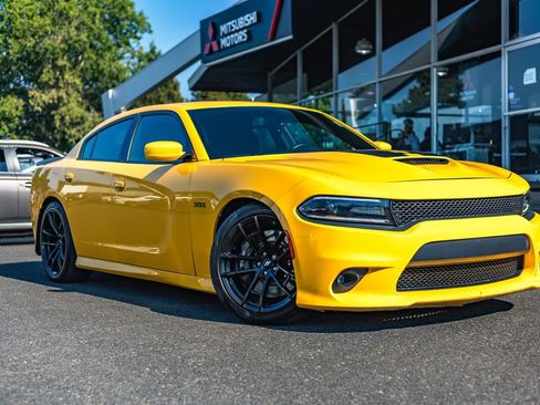 Used 2017 Dodge Charger R/T RWD image 1