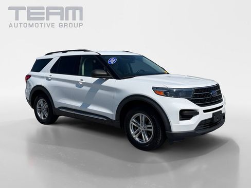 Used 2021 Ford Explorer XLT RWD image 1
