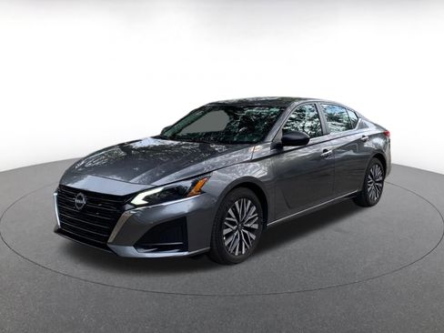 Used 2025 Nissan Altima 2.5 SV image 3