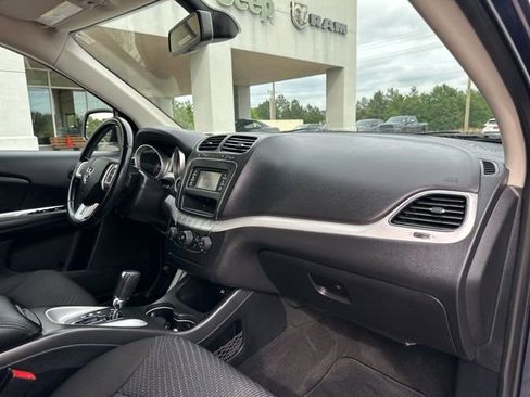 Used 2019 Dodge Journey SE w/ Connectivity Group FWD image 48