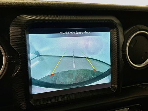 Used 2020 Jeep Wrangler Unlimited Sahara AWD/4WD image 23