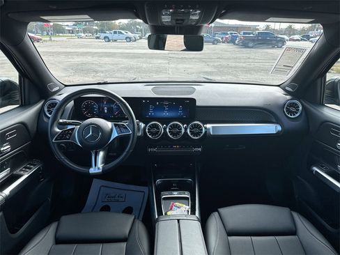 Used 2024 Mercedes-Benz GLB 250 4MATIC image 30