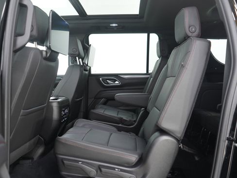 Used 2024 Chevrolet Suburban RST image 17