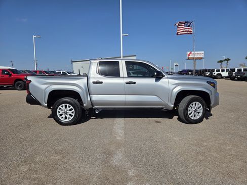 Used 2024 Toyota Tacoma SR image 8