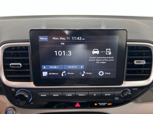 Used 2025 Hyundai Venue SEL FWD image 13