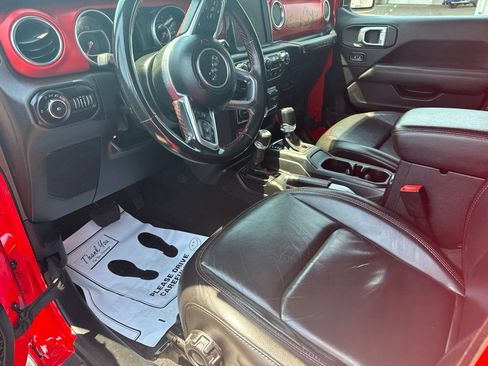 Used 2019 Jeep Wrangler Unlimited Rubicon AWD/4WD image 12