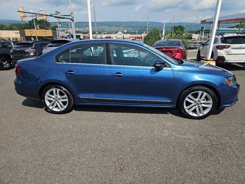 Used 2017 Volkswagen Jetta SEL FWD image 2