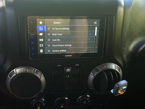 Used 2015 Jeep Wrangler Unlimited Sport w/ Quick Order Package 24S AWD/4WD image 21