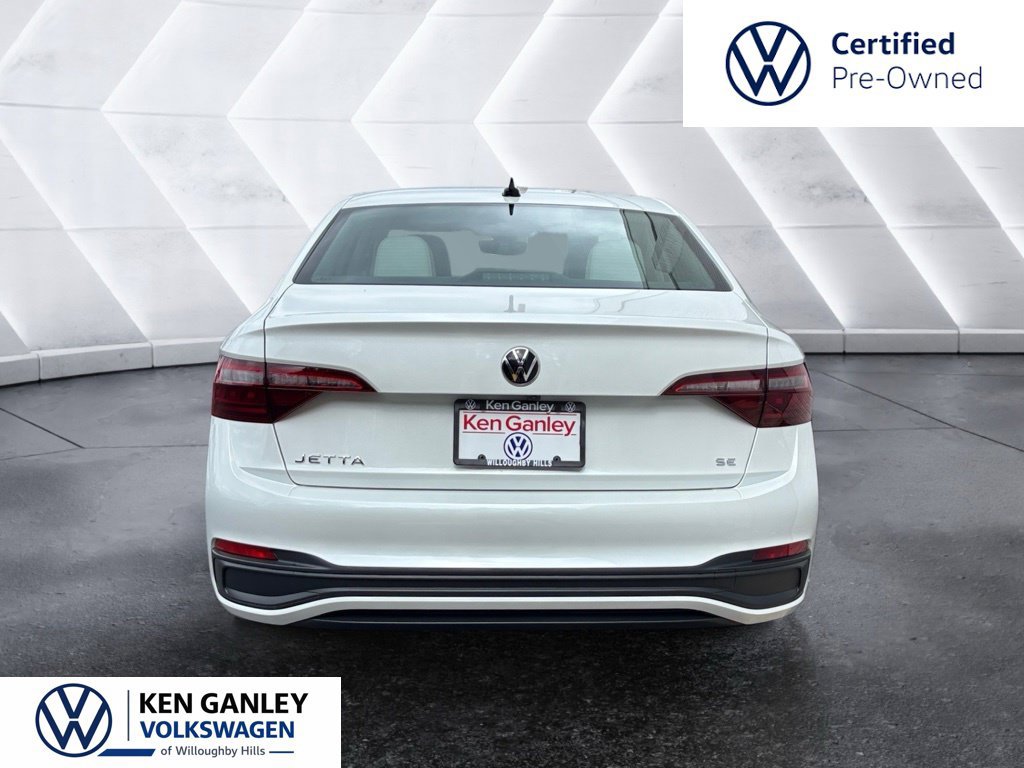 Used 2023 Volkswagen Jetta SE FWD image 3