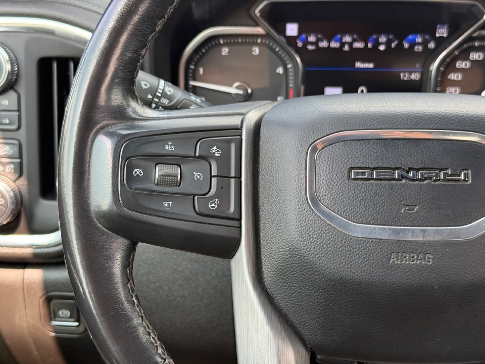 Used 2023 GMC Sierra 2500 Denali w/ Denali Black Diamond Edition AWD/4WD image 22