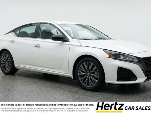 Used 2025 Nissan Altima 2.5 SV FWD image 1