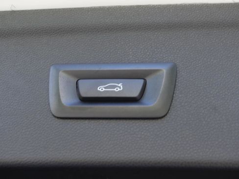 New 2026 BMW iX xDrive60 image 17