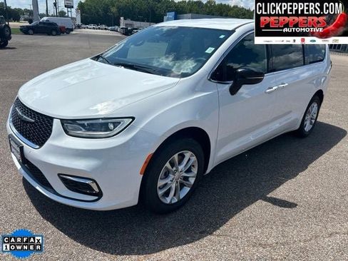 Used 2026 Chrysler Pacifica Select AWD/4WD image 1