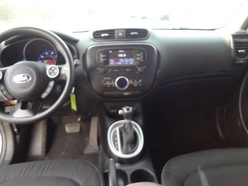 Used 2017 Kia Soul + image 11