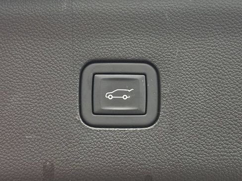 Used 2023 Buick Enclave Avenir w/ Avenir Technology Package AWD/4WD image 32