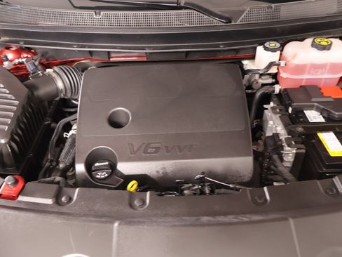 Used 2023 Chevrolet Traverse Premier FWD image 21