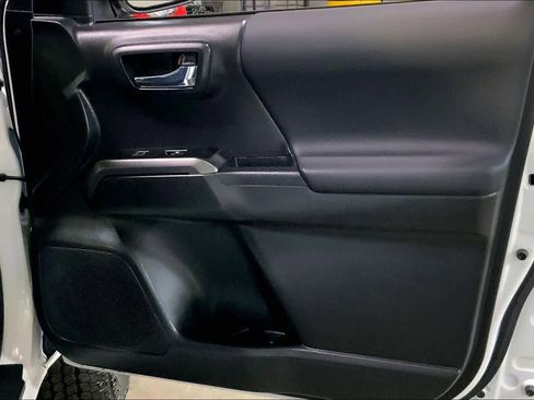 Used 2023 Toyota Tacoma TRD Off-Road image 24