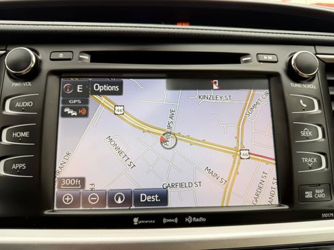 Used 2017 Toyota Highlander XLE AWD/4WD image 33